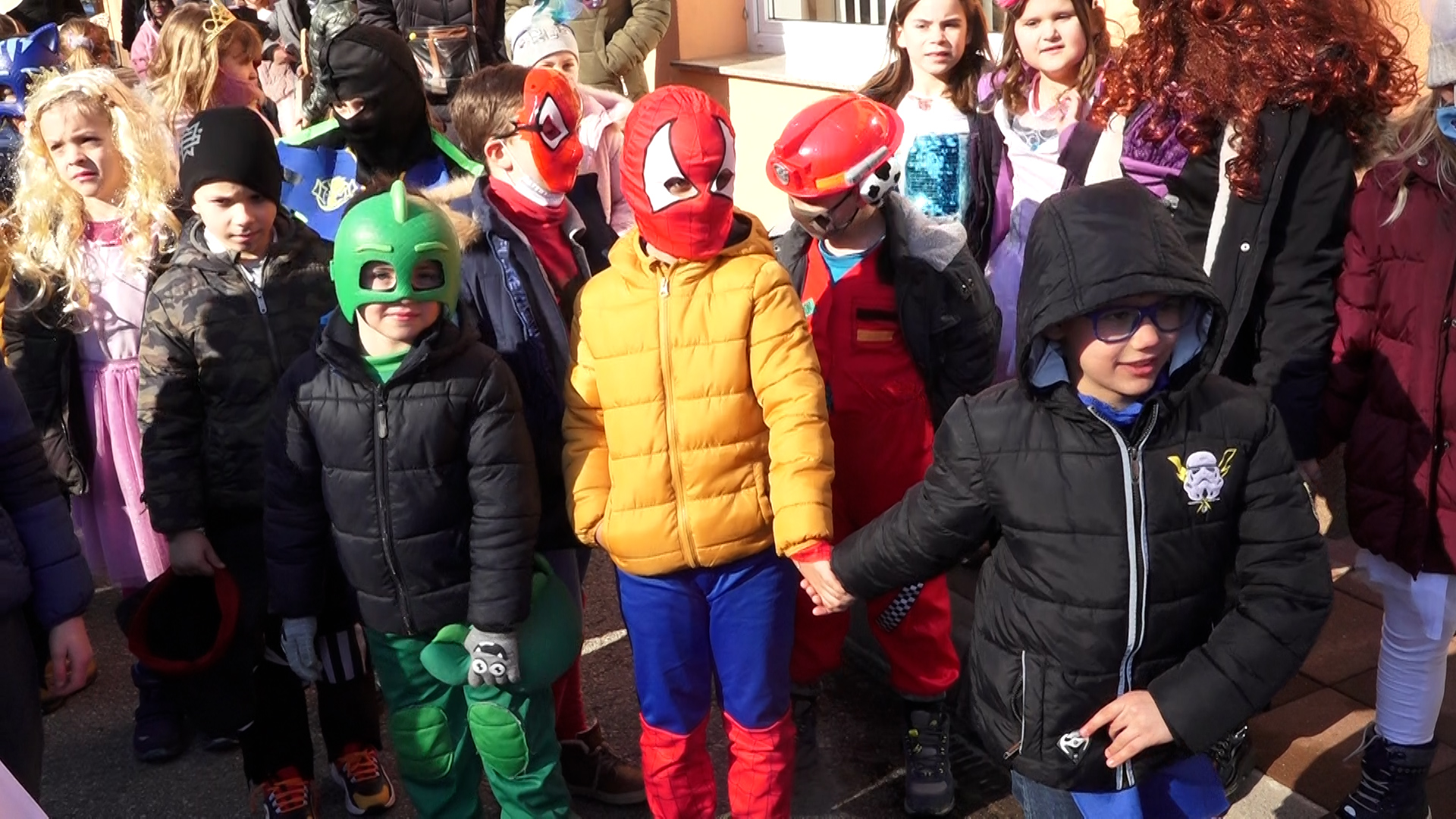 Maskirani učenici Osnovne škole